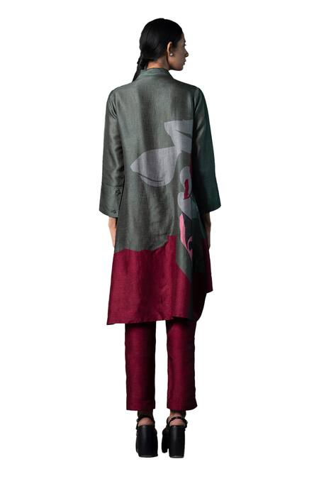 Clos_Grey Silk Sequins Collared Abstract Print Kurta With Pant _at_Aza_Fashions