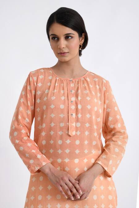 JAYATI GOENKA_Pink Cotton Embroidery Round Neck Geometric Print Kurta With Pant _at_Aza_Fashions