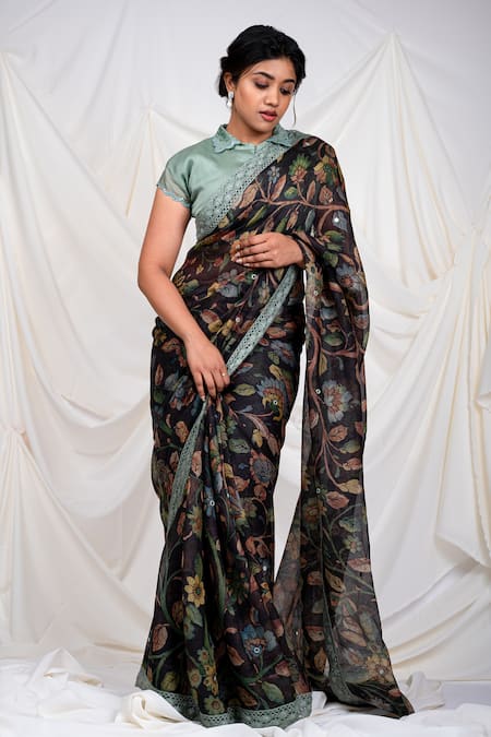 Aamra By Lavanya_Black Floral Blossom Kalamkari Pattern Saree With Unstitched Blouse Piece _Online_at_Aza_Fashions