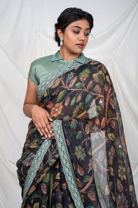 Buy_Aamra By Lavanya_Black Floral Blossom Kalamkari Pattern Saree With Unstitched Blouse Piece _Online_at_Aza_Fashions