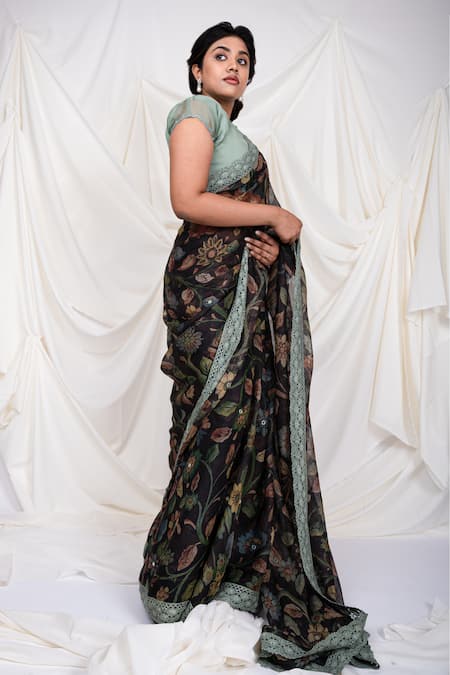 Shop_Aamra By Lavanya_Black Floral Blossom Kalamkari Pattern Saree With Unstitched Blouse Piece _Online_at_Aza_Fashions