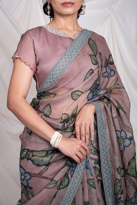Aamra By Lavanya_Pink Organza, Flower And Bird Kalamkari Pattern Saree With Unstitched Blouse Piece _Online_at_Aza_Fashions