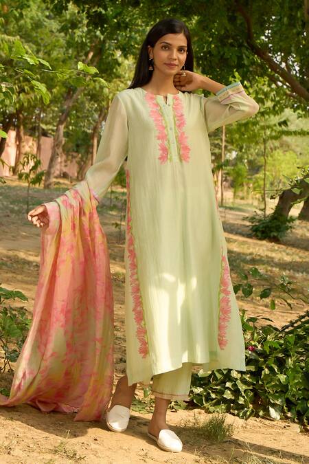 Priti Prashant_Green Cotton, Silk Embroidery Split V-neck Bulbul Floral Kurta Set _Online_at_Aza_Fashions
