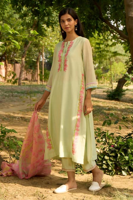 Buy_Priti Prashant_Green Cotton, Silk Embroidery Split V-neck Bulbul Floral Kurta Set _Online_at_Aza_Fashions