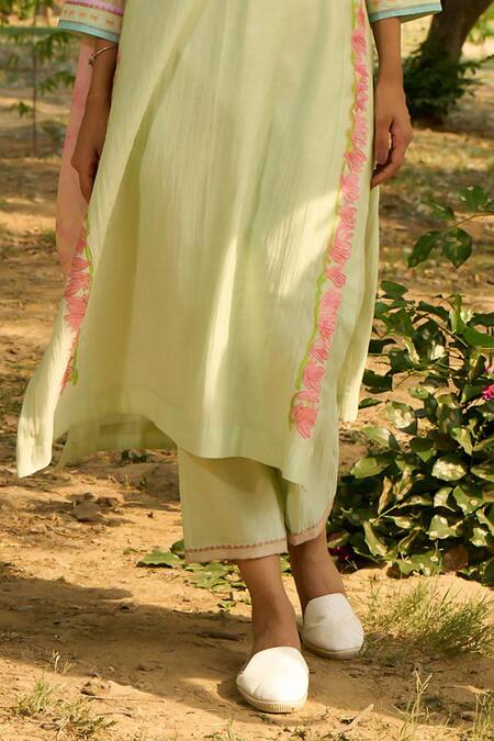 Shop_Priti Prashant_Green Cotton, Silk Embroidery Split V-neck Bulbul Floral Kurta Set _Online_at_Aza_Fashions