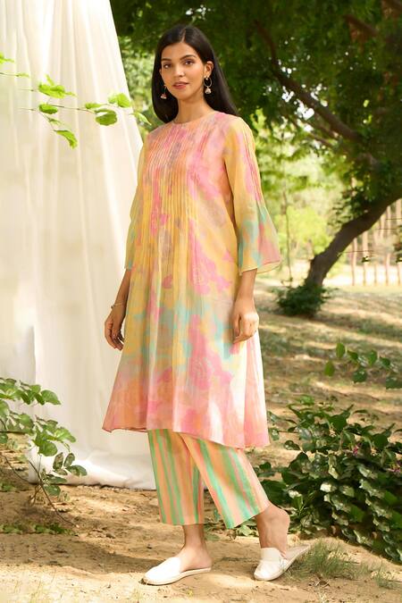 Priti Prashant Peach Cotton, Silk Round Neck Chakor Pleated Rose Print Kurta And Pant Set at Aza Fashions Priti Prashant_Peach Cotton, Silk Round Neck Chakor Pleated Rose Print Kurta And Pant Set _at_Aza_Fashions