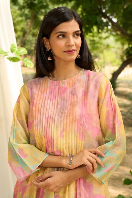 Buy Priti Prashant Peach Cotton, Silk Round Neck Chakor Pleated Rose Print Kurta And Pant Set Buy_Priti Prashant_Peach Cotton, Silk Round Neck Chakor Pleated Rose Print Kurta And Pant Set