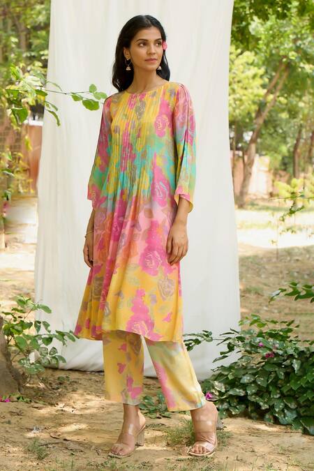 Priti Prashant Multi Color Crepe Round Neck Goraiya Floral Print Kurta And Pant Co-ord Set at Aza Fashions Priti Prashant_Multi Color Crepe Round Neck Goraiya Floral Print Kurta And Pant Co-ord Set _at_Aza_Fashions