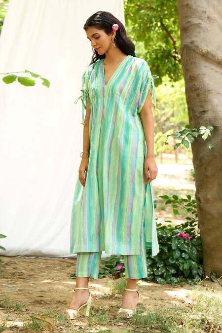 Priti Prashant Blue Mul Cotton Silk Striped V Neck Hummingbird Kaftan With Pant at Aza Fashions Priti Prashant_Blue Mul Cotton Silk Striped V Neck Hummingbird Kaftan With Pant _at_Aza_Fashions