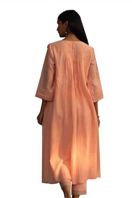 Buy Priti Prashant Peach Cotton, Silk Embroidery Round Neck Maina Pleated Kurta With Pant Set Buy_Priti Prashant_Peach Cotton, Silk Embroidery Round Neck Maina Pleated Kurta With Pant Set