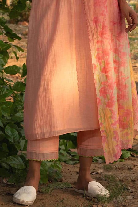 Priti Prashant Peach Cotton, Silk Embroidery Round Maina Pleated Kurta Set With Printed Dupatta at Aza Fashions Priti Prashant_Peach Cotton, Silk Embroidery Round Maina Pleated Kurta Set With Printed Dupatta _at_Aza_Fashions