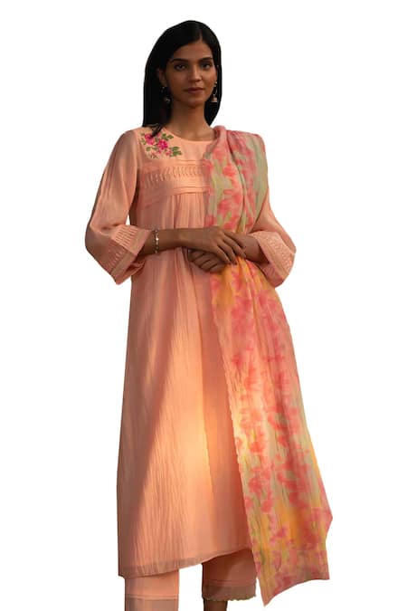 Buy Priti Prashant Peach Cotton, Silk Embroidery Round Maina Pleated Kurta Set With Printed Dupatta Buy_Priti Prashant_Peach Cotton, Silk Embroidery Round Maina Pleated Kurta Set With Printed Dupatta