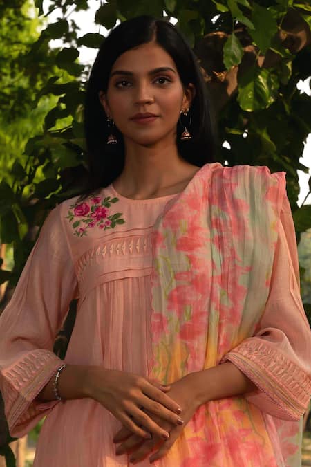 Shop Priti Prashant Peach Cotton, Silk Embroidery Round Maina Pleated Kurta Set With Printed Dupatta Shop_Priti Prashant_Peach Cotton, Silk Embroidery Round Maina Pleated Kurta Set With Printed Dupatta