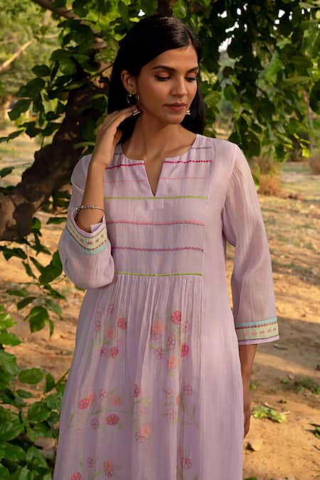 Priti Prashant_Purple , Satin, Muslin Embroidery Collared Papiha Floral Kurta Set _at_Aza_Fashions