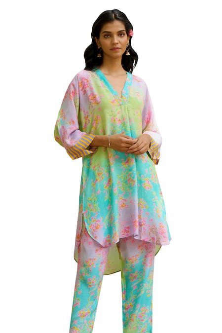 Priti Prashant_Blue Crepe Embroidery V-neck Peacock Floral Print Kurta And Pant Co-ord Set _Online_at_Aza_Fashions