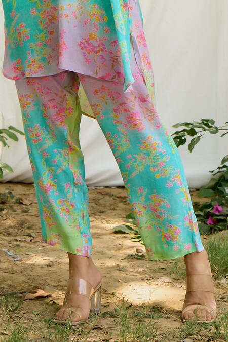 Priti Prashant_Blue Crepe Embroidery V-neck Peacock Floral Print Kurta And Pant Co-ord Set _at_Aza_Fashions