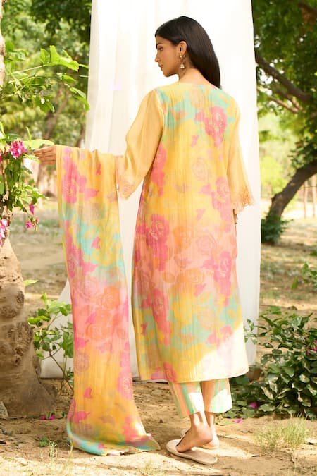 Priti Prashant Rajhans Floral Embroidered Kurta Set 