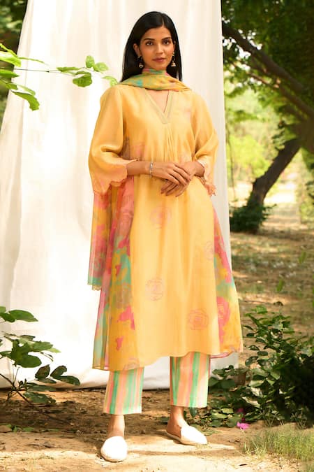 Priti Prashant_Yellow , Satin Embroidery V-neck Rajhans Floral Kurta Set _Online_at_Aza_Fashions
