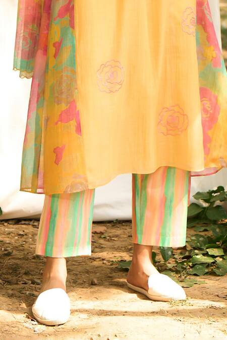 Buy_Priti Prashant_Yellow , Satin Embroidery V-neck Rajhans Floral Kurta Set _Online_at_Aza_Fashions