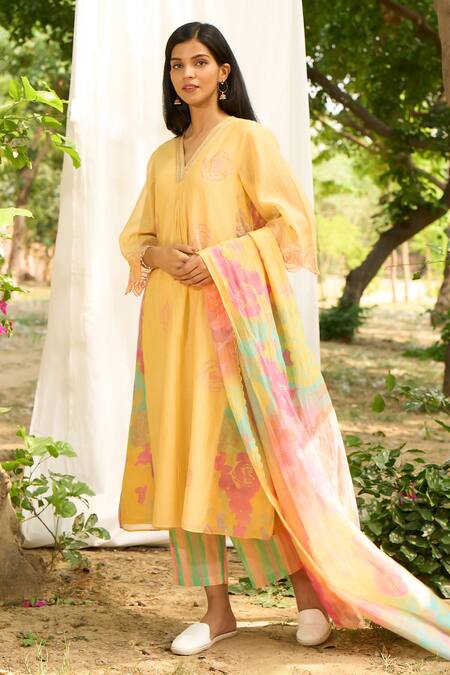 Priti Prashant_Yellow , Satin Embroidery V-neck Rajhans Floral Kurta Set _at_Aza_Fashions