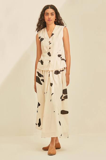 Buy_Kharakapas_Off White Cotton V-neck Dalmation Printed Waistcoat And Skirt Set _Online_at_Aza_Fashions