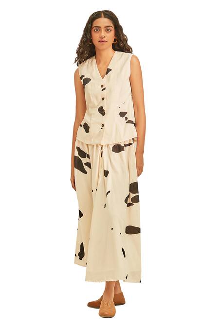 Kharakapas_Off White Cotton V-neck Dalmation Printed Waistcoat And Skirt Set _at_Aza_Fashions