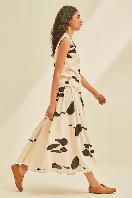 Buy_Kharakapas_Off White Cotton V-neck Dalmation Printed Waistcoat And Skirt Set 