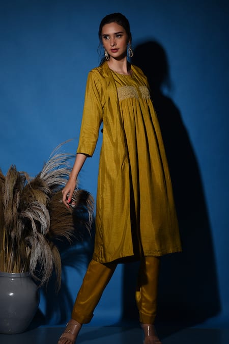 Label Deepshika Agarwal_Yellow Silk, Organza Embroidery Round Neck, Smocking Kurta Pant Set With Jacket _at_Aza_Fashions