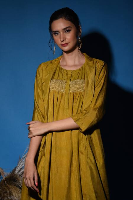 Shop_Label Deepshika Agarwal_Yellow Silk, Organza Embroidery Round Neck, Smocking Kurta Pant Set With Jacket 