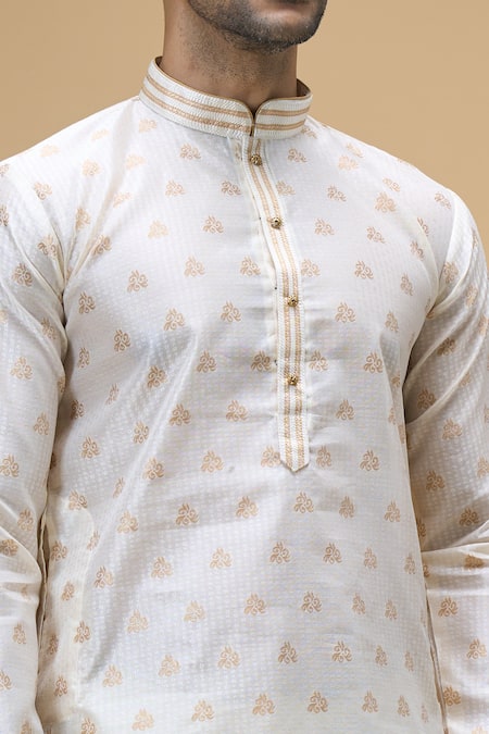Arihant Rai Sinha_Cream Jacquard, Silk Embroidery Bloom Swerve Motif Woven Kurta _Online_at_Aza_Fashions
