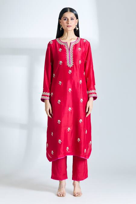 Anushree Reddy_Red Silk, Chiffon Embroidery Split V-neck Floral Kurta Pant Set_Online_at_Aza_Fashions