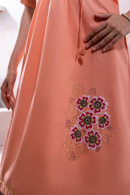 Buy The White Tree Studio Pink Cotton, Poplin Embroidery Boat Neck Sifa Floral Patchwork Dress Online at Aza Fashions Buy_The White Tree Studio_Pink Cotton, Poplin Embroidery Boat Neck Sifa Floral Patchwork Dress _Online_at_Aza_Fashions
