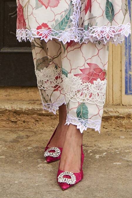 Sage Saga Ivory Chanderi Lace, Applique, Embroidery V-neck Floral Print Kurta Set Online at Aza Fashions Sage Saga_Ivory Chanderi Lace, Applique, Embroidery V-neck Floral Print Kurta Set _Online_at_Aza_Fashions