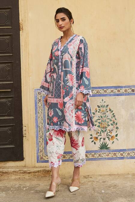 Buy_Sage Saga_Grey Lawn Cotton Printed Floral V Neck Kurta 