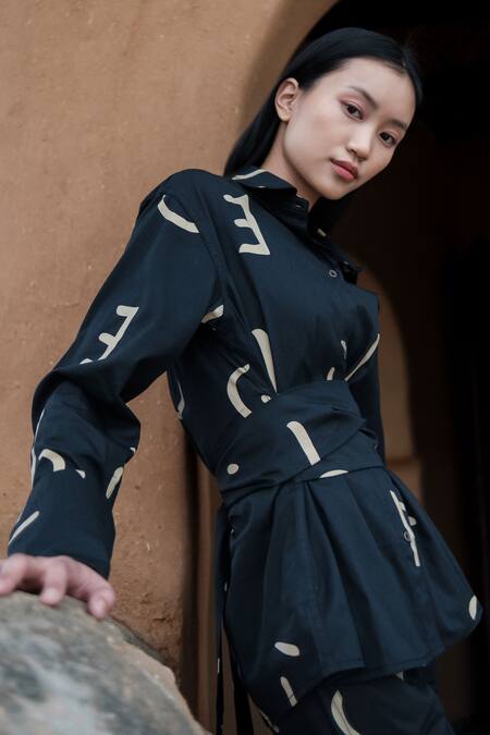 Buy_The Terra Tribe_Black Organic Cotton Printed Line Collar Nara Front Knotted Shirt_Online_at_Aza_Fashions