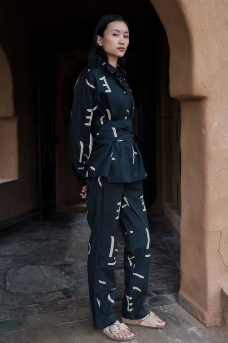 Buy_The Terra Tribe_Black Organic Cotton Printed Line Collar Nara Front Knotted Shirt