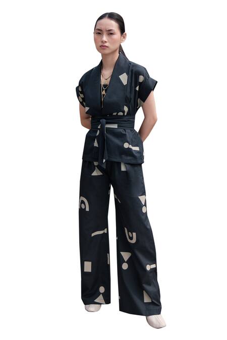 Buy_The Terra Tribe_Black Organic Cotton Printed Geometric Shawl Collar Berlin Jacket With Belt_Online_at_Aza_Fashions
