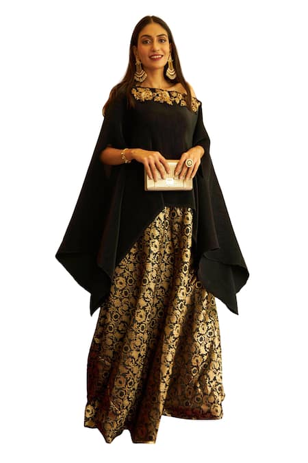 Tasuvure Indes Black Cotton Embroidery Cape And Ghagra Set Online at Aza Fashions Tasuvure Indes_Black Cotton Embroidery Cape And Ghagra Set _Online_at_Aza_Fashions