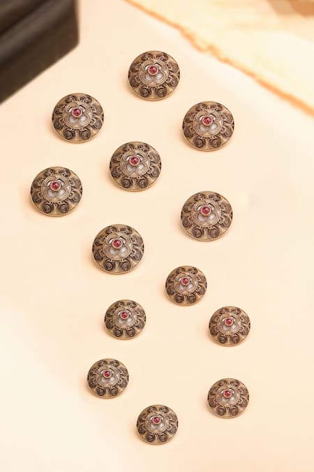 Cosa Nostraa Floret Carved 13 Pcs Buttons 