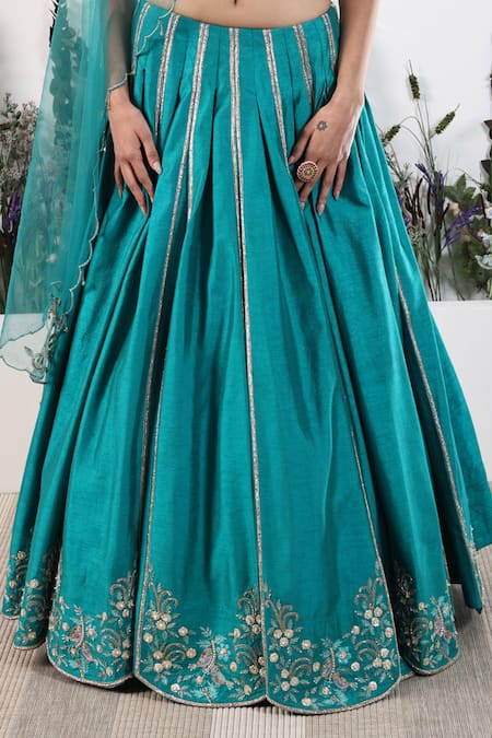 Buy_Nayna Kapoor_Green Organza, Georgette Embroidery, Sequins V-neck Box Pleat Lehenga Set _Online_at_Aza_Fashions