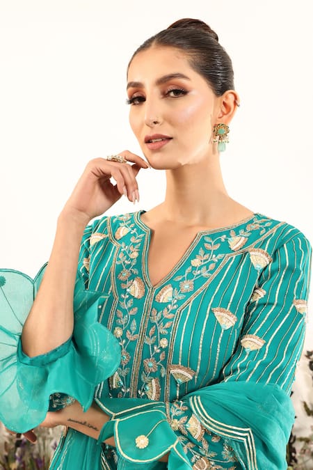 Nayna Kapoor_Green Organza, Georgette Embroidery Round Neck Emerald Floral Kurta Set_at_Aza_Fashions
