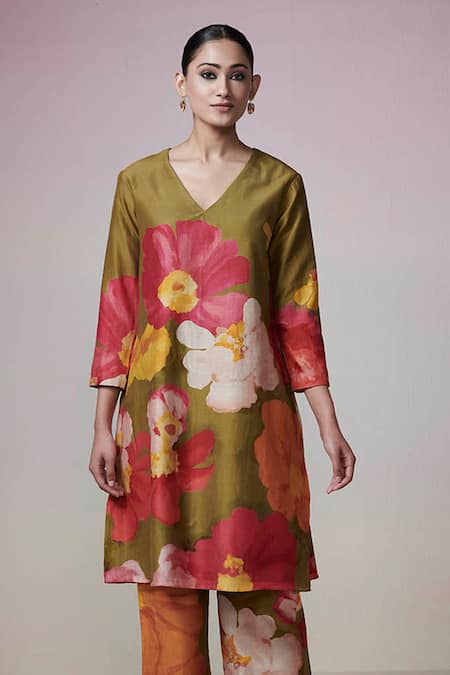 Dressfolk Green Chanderi Embroidery V-neck Floral Digital Printed Kurta Set Online at Aza Fashions Dressfolk_Green Chanderi Embroidery V-neck Floral Digital Printed Kurta Set_Online_at_Aza_Fashions