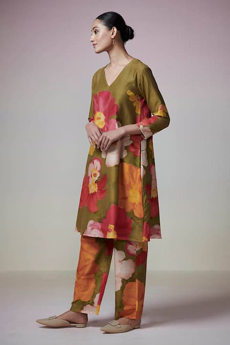 Buy Dressfolk Green Chanderi Embroidery V-neck Floral Digital Printed Kurta Set Online at Aza Fashions Buy_Dressfolk_Green Chanderi Embroidery V-neck Floral Digital Printed Kurta Set_Online_at_Aza_Fashions