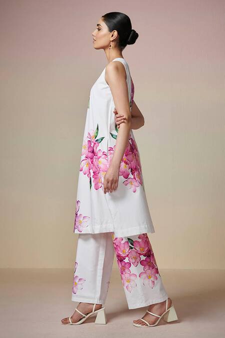 Dressfolk Ivory Cotton V-neck Floral Digital Printed Kurta Pant Set Online at Aza Fashions Dressfolk_Ivory Cotton V-neck Floral Digital Printed Kurta Pant Set_Online_at_Aza_Fashions