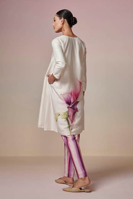 Shop Dressfolk Ivory Chanderi V-neck Digital Floral Printed Kurta Set at Aza Fashions Shop_Dressfolk_Ivory Chanderi V-neck Digital Floral Printed Kurta Set_at_Aza_Fashions