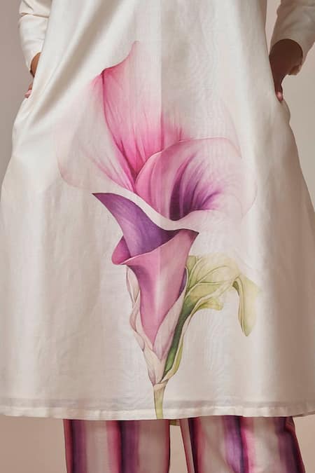 Buy Dressfolk Ivory Chanderi V-neck Digital Floral Printed Kurta Set Buy_Dressfolk_Ivory Chanderi V-neck Digital Floral Printed Kurta Set