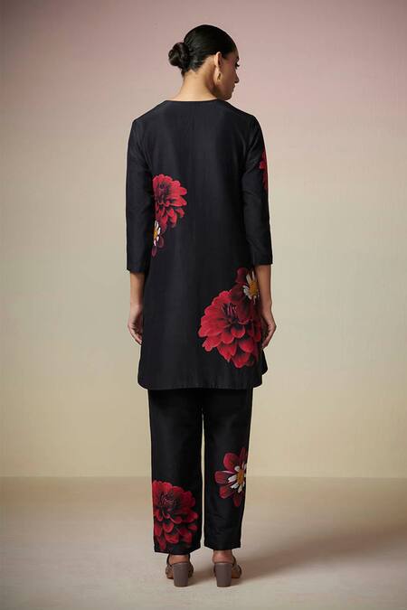 Shop_Dressfolk_Black Chanderi Embroidery Round Neck Floral Printed Kurta Set _at_Aza_Fashions