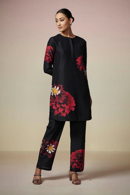 Dressfolk_Black Chanderi Embroidery Round Neck Floral Printed Kurta Set _at_Aza_Fashions
