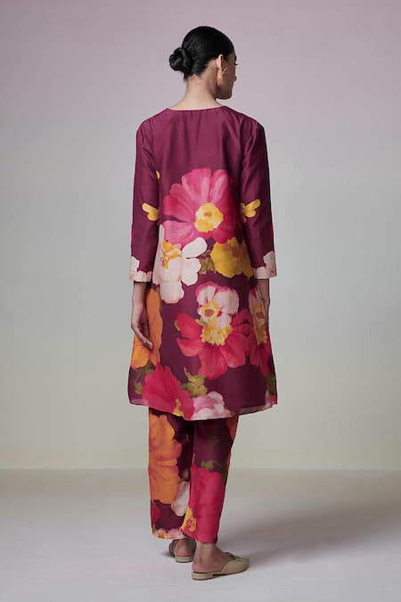 Shop Dressfolk Maroon Chanderi V-neck Floral Digital Printed Kurta Set at Aza Fashions Shop_Dressfolk_Maroon Chanderi V-neck Floral Digital Printed Kurta Set_at_Aza_Fashions