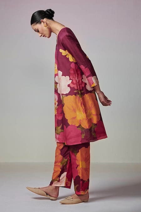 Dressfolk Maroon Chanderi V-neck Floral Digital Printed Kurta Set at Aza Fashions Dressfolk_Maroon Chanderi V-neck Floral Digital Printed Kurta Set_at_Aza_Fashions